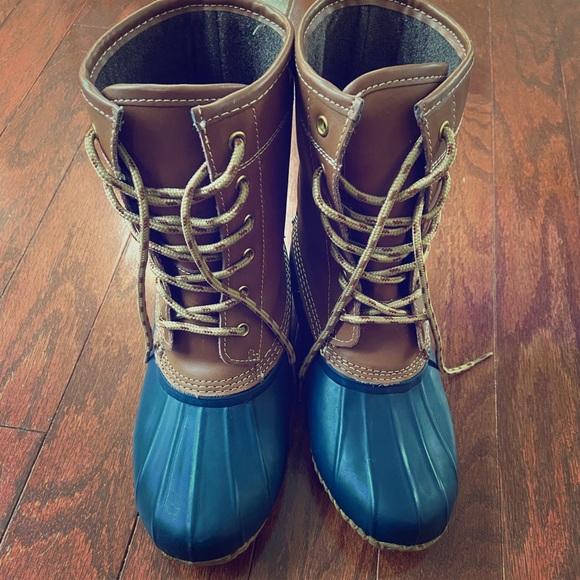 Khombu Shoes - Rain Boots!